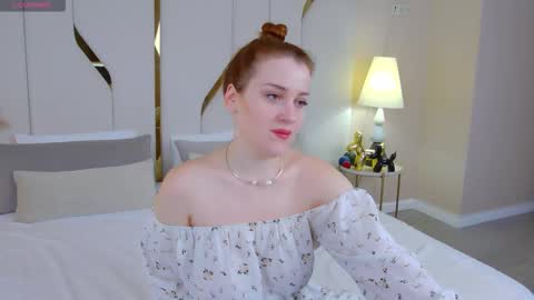 EllieLarson online show from October 12, 2025, 5:01 pm