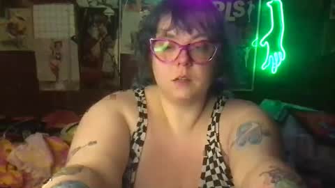 Ellie Louise online show from March 7, 2025, 2:57 am