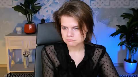 elliemurler online show from November 28, 2025, 9:12 am