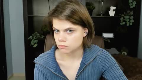 elliemurler online show from November 30, 2025, 9:02 am