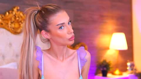 Ellie online show from October 17, 2025, 9:01 am