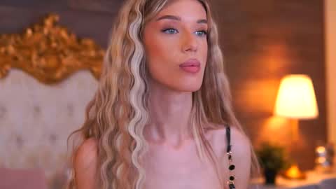 Ellie online show from November 1, 2025, 9:55 am