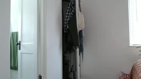 Ellie Rowyn online show from April 2, 2026, 9:45 pm