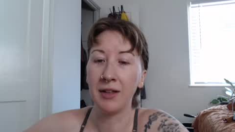 Snapshot of ellierowyn chatting on May 19, 2026, 8:04 pm Ellie Rowyn online show from May 19, 2026, 8:04 pm