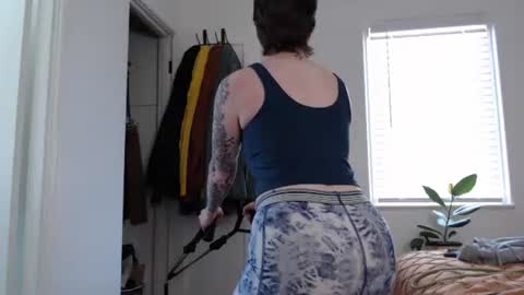 Snapshot of ellierowyn chatting on June 1, 2026, 7:26 pm Ellie Rowyn online show from June 1, 2026, 7:26 pm