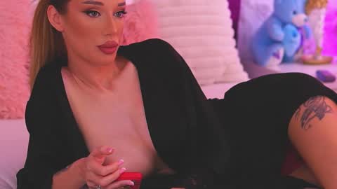 EllinaNuria online show from March 27, 2026, 5:57 am