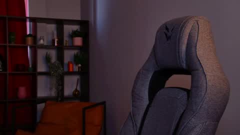 Elin online show from April 8, 2026, 8:47 am