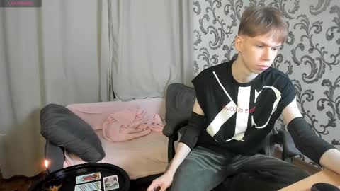 elliot_mars_ online show from October 7, 2025, 5:21 pm