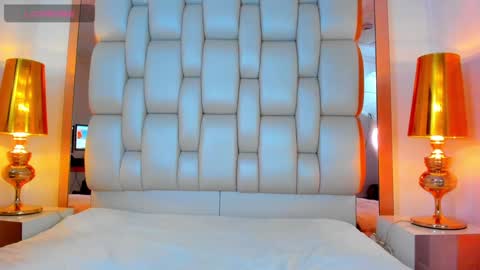 E L L I O T    V E L E Z online show from February 7, 2025, 11:34 pm