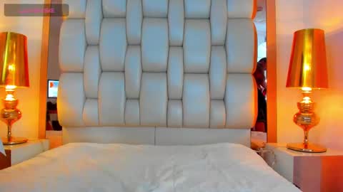 E L L I O T    V E L E Z online show from March 4, 2025, 11:54 pm