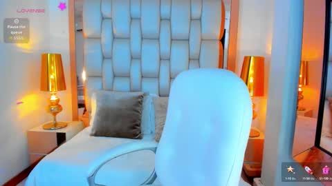 E L L I O T    V E L E Z online show from September 11, 2025, 8:53 pm