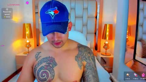 E L L I O T    V E L E Z online show from September 12, 2025, 8:31 pm