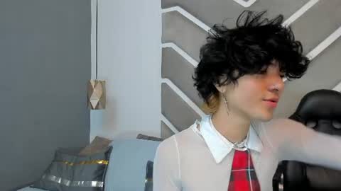 elliotvolkov online show from July 24, 2026, 1:31 pm