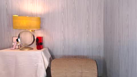 Ellise online show from March 12, 2025, 6:18 am