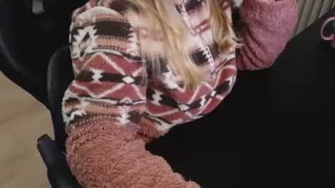 Elly online show from October 25, 2025, 7:41 pm