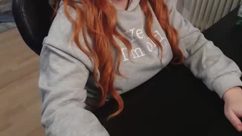 Elly online show from October 31, 2025, 7:37 pm