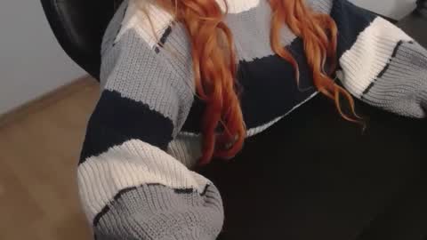 Elly online show from December 3, 2025, 7:01 pm