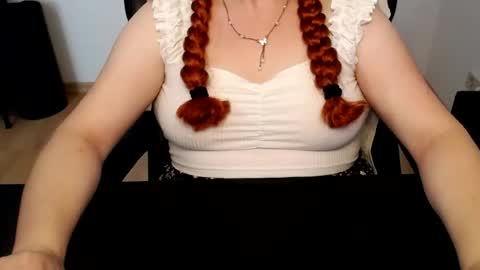 Snapshot of elly_petite chatting on June 30, 2026, 6:47 am Elly online show from June 30, 2026, 6:47 am
