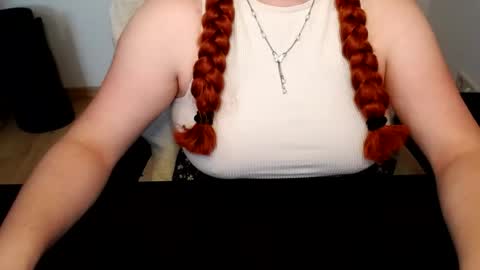 Snapshot of elly_petite chatting on July 3, 2026, 6:42 am Elly online show from July 3, 2026, 6:42 am