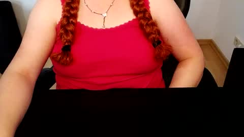 Snapshot of elly_petite chatting on July 17, 2026, 6:53 am Elly online show from July 17, 2026, 6:53 am