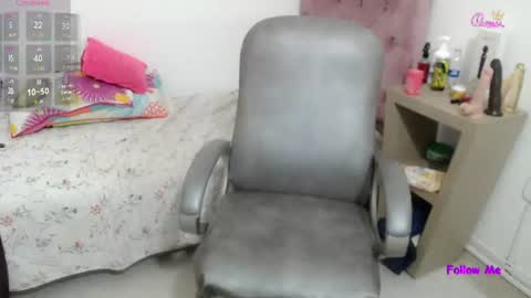 Snapshot of elly_willis chatting on July 26, 2026, 7:21 pm Elly online show from July 26, 2026, 7:21 pm