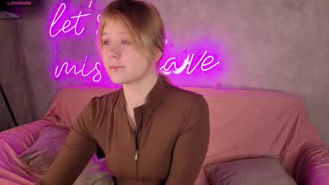 ellya_castro online show from November 9, 2025, 12:09 am