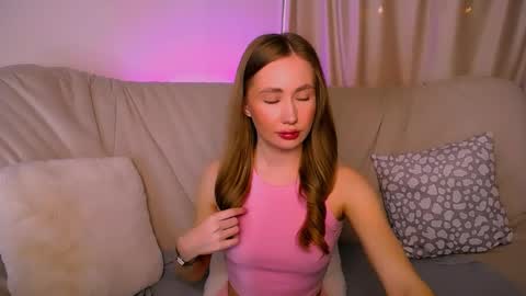  Elly  online show from March 17, 2026, 3:33 am