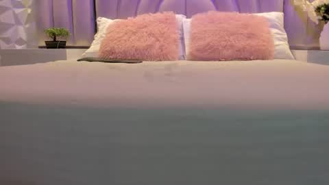 Ellye online show from June 24, 2026, 11:09 am