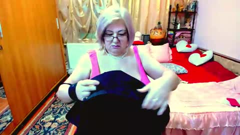 ellyhot53 online show from February 26, 2025, 3:52 pm