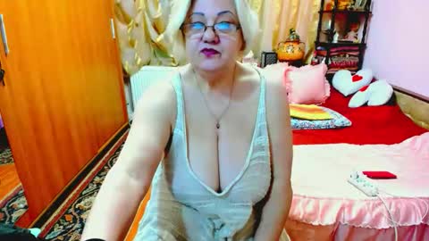 ellyhot53 online show from October 26, 2025, 3:18 pm