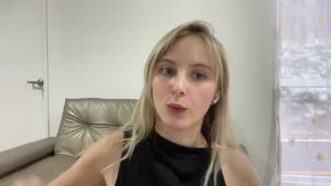 Snapshot of ellykeyofficial chatting on April 23, 2026, 7:38 pm ellykeyofficial online show from April 23, 2026, 7:38 pm