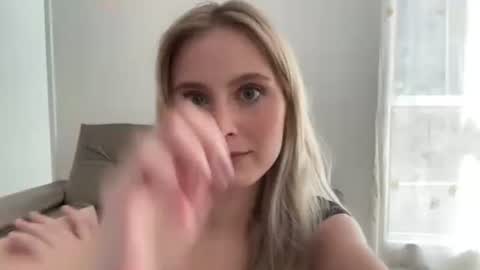 Snapshot of ellykeyofficial chatting on April 25, 2026, 3:53 pm ellykeyofficial online show from April 25, 2026, 3:53 pm