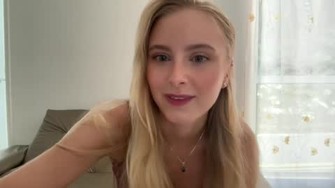 Snapshot of ellykeyofficial chatting on August 2, 2026, 4:38 pm ellykeyofficial online show from August 2, 2026, 4:38 pm