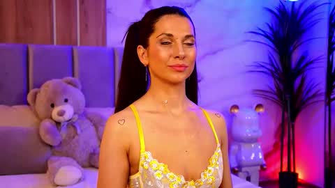 Elly online show from October 17, 2025, 8:22 pm