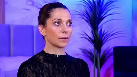 Elly online show from October 19, 2025, 7:58 pm