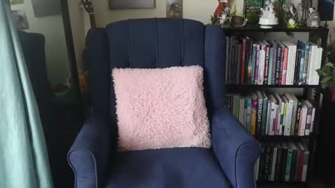 Elly Naomi online show from February 28, 2025, 4:10 pm