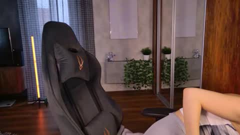 Elly online show from November 4, 2025, 3:05 am