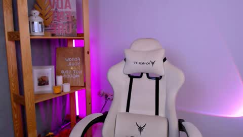 Elly online show from November 20, 2025, 2:45 am