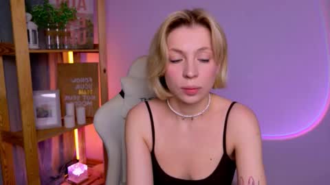 Elly online show from November 30, 2025, 3:21 am