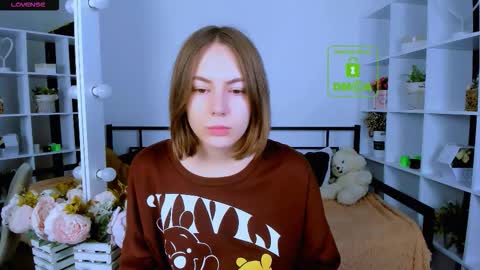 elma_lily online show from November 17, 2025, 7:03 am