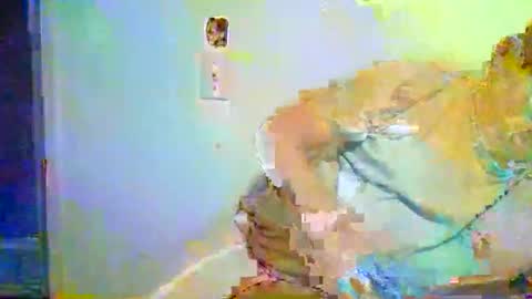 Snapshot of elmario24 chatting on October 5, 2025, 6:12 am elmario24 online show from October 5, 2025, 6:12 am