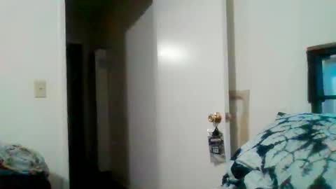 elmario24 online show from April 14, 2026, 3:23 am