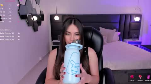 ELOISA OLIVERO online show from February 24, 2025, 5:42 pm