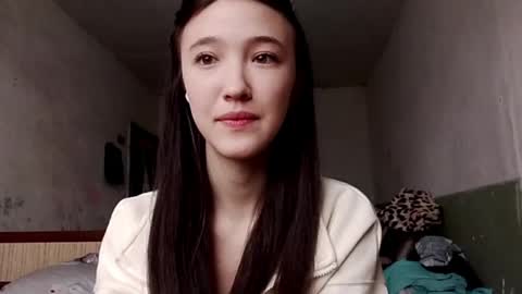 Snapshot of elouisevallian chatting on May 21, 2026, 3:24 am Elara online show from May 21, 2026, 3:24 am