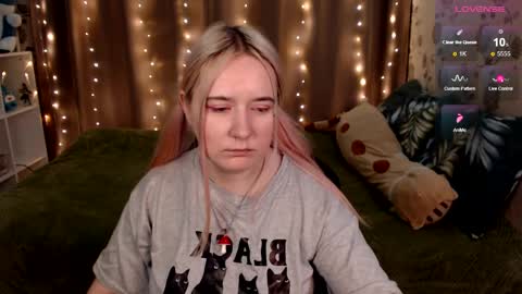 Ela give me a thumbs up if you like it  and this is important for the development of the account online show from January 3, 2025, 11:01 pm