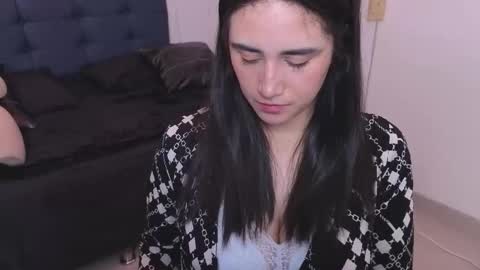 elowen_halley1 online show from November 4, 2025, 7:02 pm