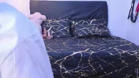 elowen_halley1 online show from November 9, 2025, 7:34 pm