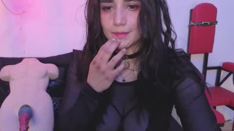 elowen_halley1 online show from December 16, 2025, 8:25 pm