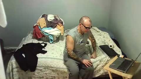 Snapshot of elpouto chatting on June 19, 2026, 6:01 pm Elpouro online show from June 19, 2026, 6:01 pm