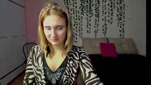 Elsa  online show from October 13, 2025, 1:11 pm